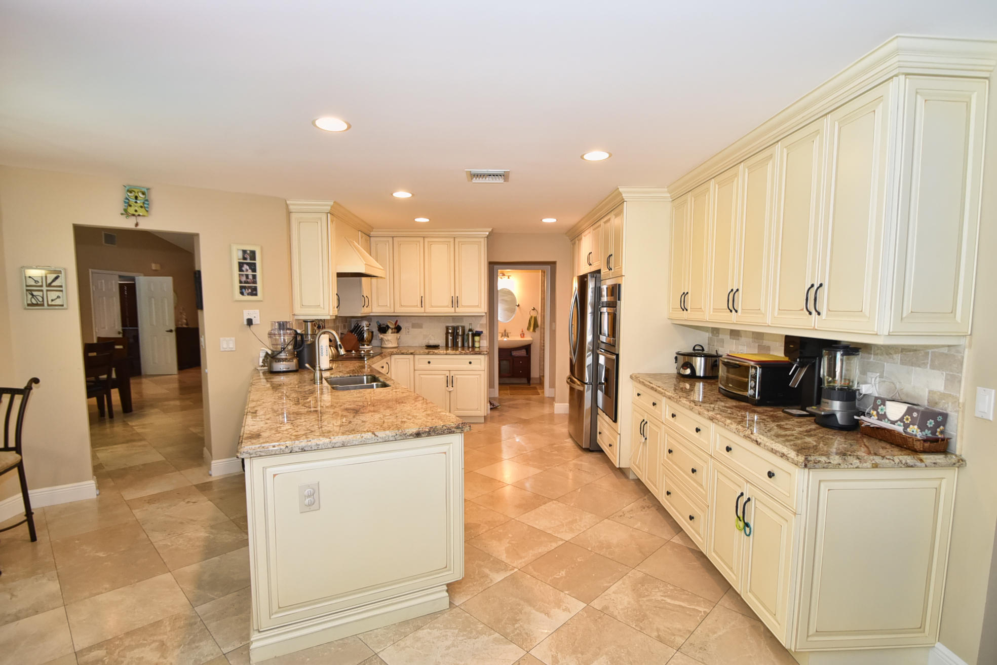 22137 Martella Avenue Boca Raton, FL 33433 - Photo 5 of 30 KITCHEN