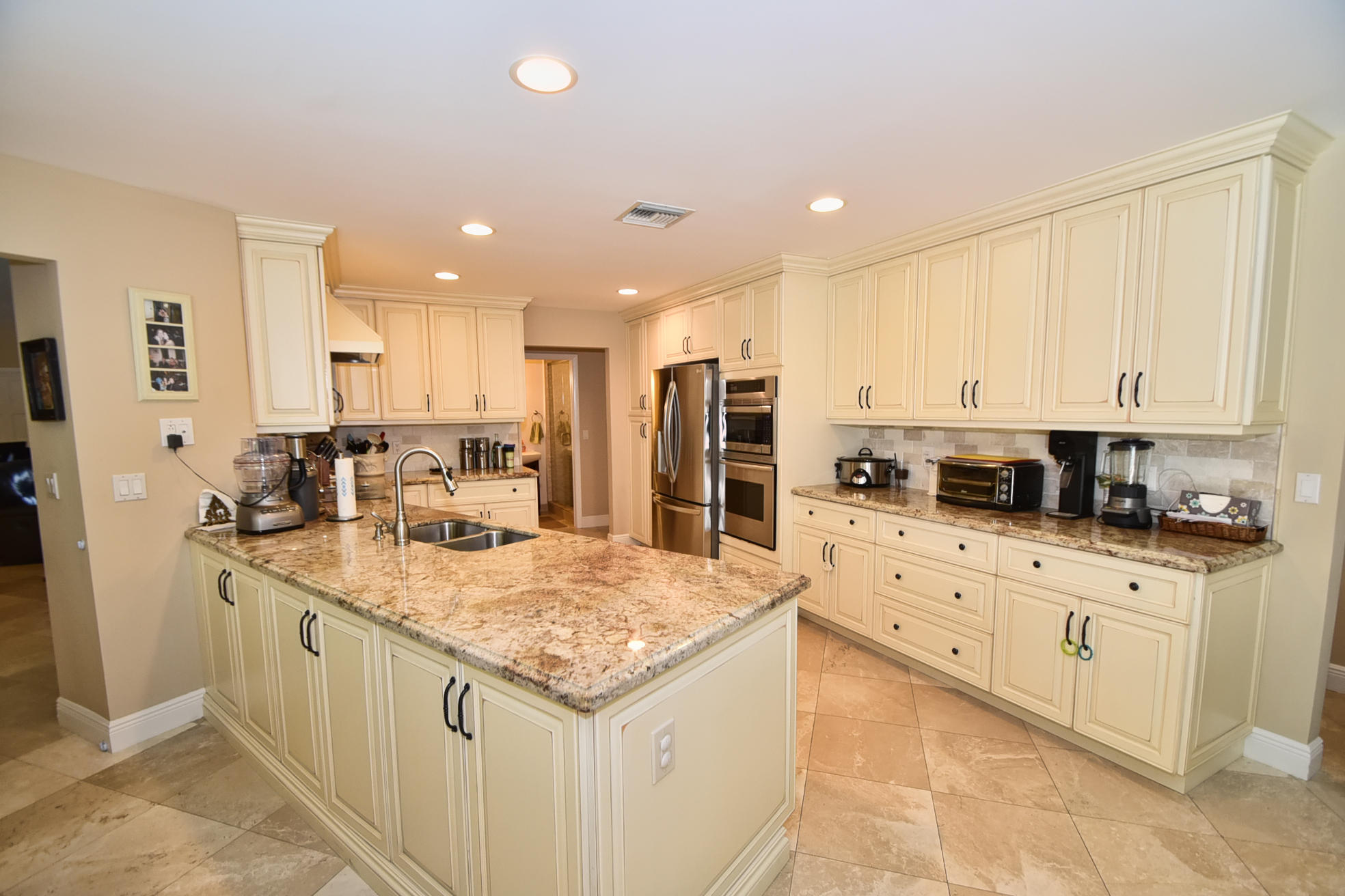 22137 Martella Avenue Boca Raton, FL 33433 - Photo 6 of 30 KITCHEN