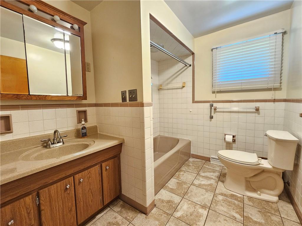 104 Easy Street Butler, PA 16001 - Photo 19 of 44 Main Bathroom