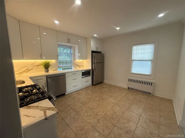 $3,200 | 260 Gainsborg Avenue East, Unit 2, West Harrison, NY 10604