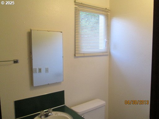 736 5th Street Springfield, OR 97477 - Photo 6 of 8