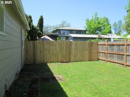 736 5th Street Springfield, OR 97477 - Photo 8 of 8