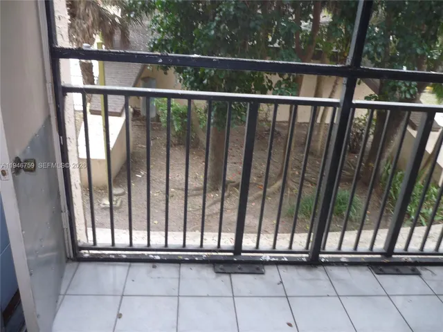 a close up view of washer and dryer