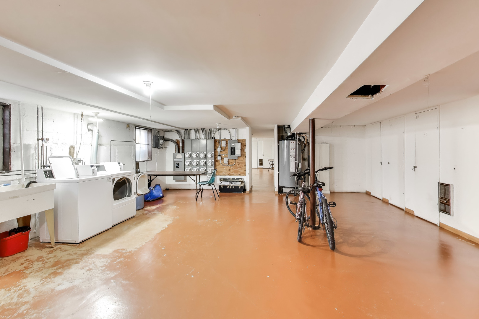 6820 West Raven Street, Unit 1B Chicago, IL 60631 - Photo 22 of 25 a view of a livingroom with furniture and a kitchen
