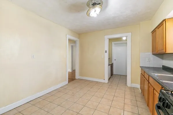 $3,400 | 352 Walnut Avenue, Unit 1, Boston, MA 02119