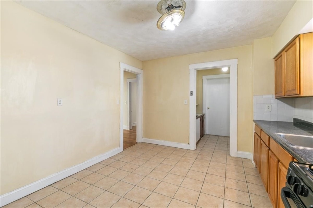 352 Walnut Avenue, Unit 1 Boston, MA 02119 - Photo 11 of 28