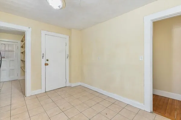 $3,400 | 352 Walnut Avenue, Unit 1, Boston, MA 02119