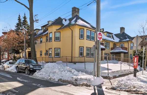 $3,400 | 352 Walnut Avenue, Unit 1, Boston, MA 02119