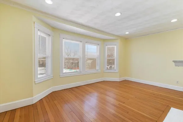 $3,400 | 352 Walnut Avenue, Unit 1, Boston, MA 02119