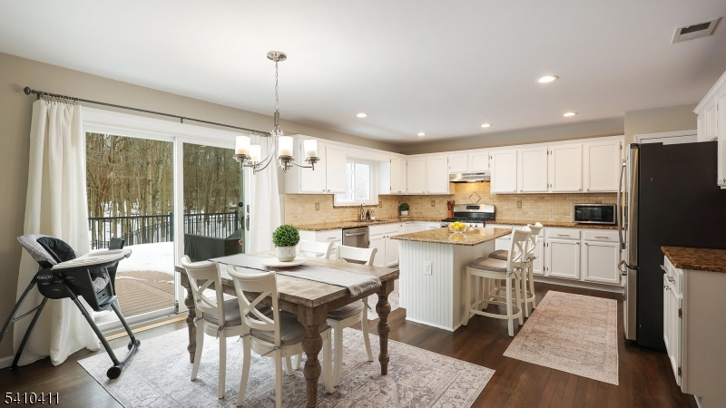 49 Clydesdale Road Scotch Plains, NJ 07076 - Photo 11 of 34