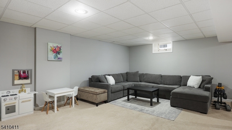 49 Clydesdale Road Scotch Plains, NJ 07076 - Photo 28 of 34