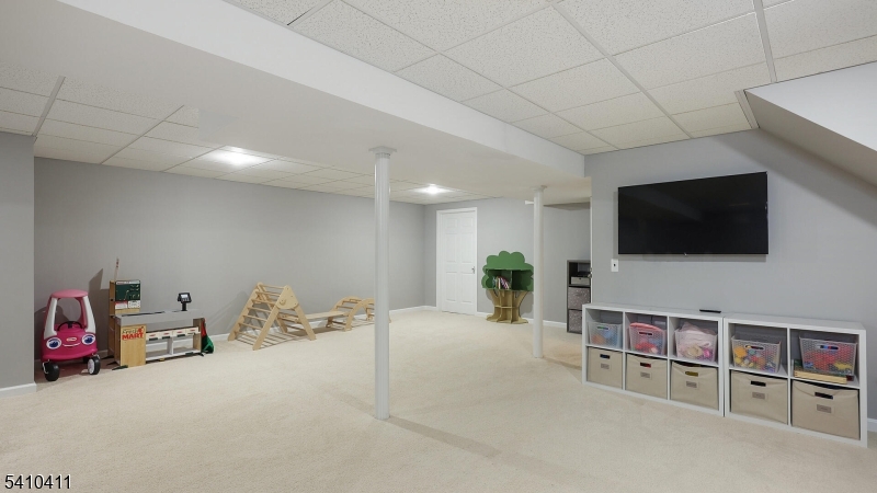 49 Clydesdale Road Scotch Plains, NJ 07076 - Photo 29 of 34