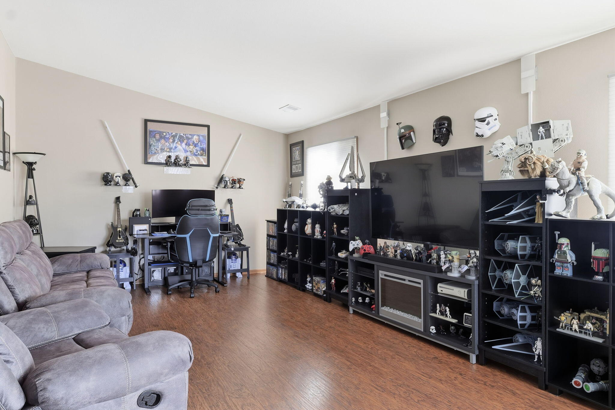 3307 85th Street, Unit E Kenosha, WI 53142 - Photo 6 of 21 Living Room