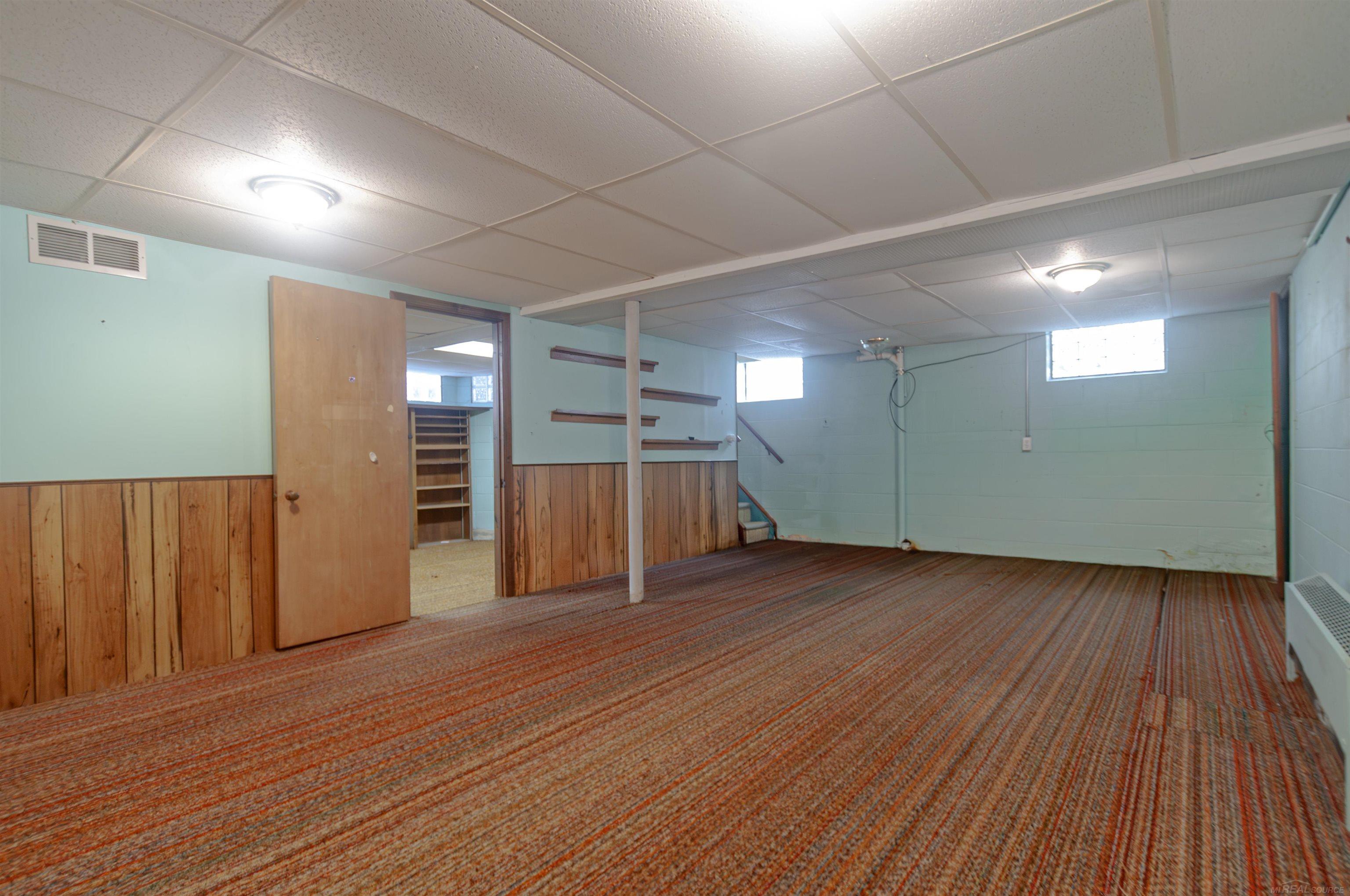 2039 Hampton Road Grosse Pointe, MI 48236 - Photo 20 of 31 50161077-5bb6af4f-b97b-44ed-ad52-a61f0049f465.JPG