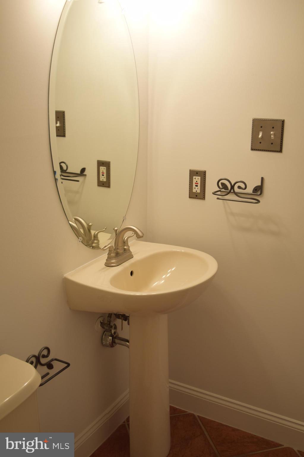 22 Stelle Road Chesterfield, NJ 08515 - Photo 18 of 50 Full bath powder room