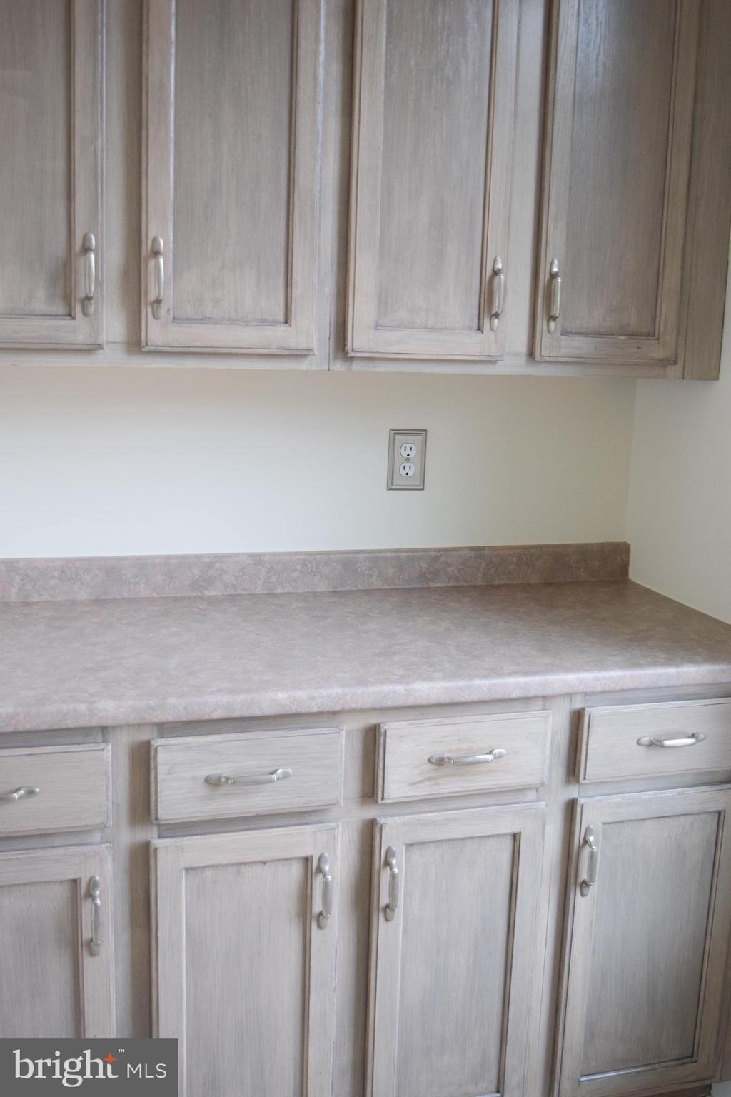 22 Stelle Road Chesterfield, NJ 08515 - Photo 20 of 50 Laundry room cabinetry
