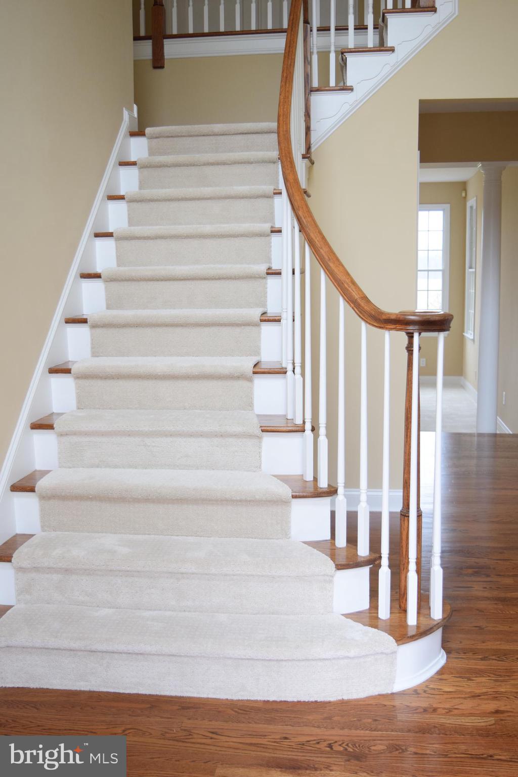 22 Stelle Road Chesterfield, NJ 08515 - Photo 22 of 50 Formal staircase