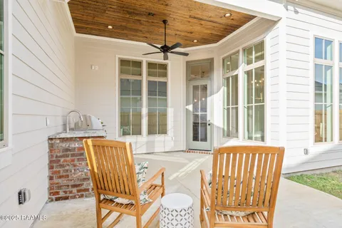 $530,000 | 111 Hedgemoore Court, Youngsville, LA 70592