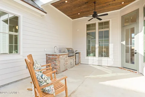 $530,000 | 111 Hedgemoore Court, Youngsville, LA 70592