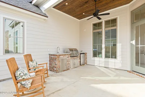 $530,000 | 111 Hedgemoore Court, Youngsville, LA 70592