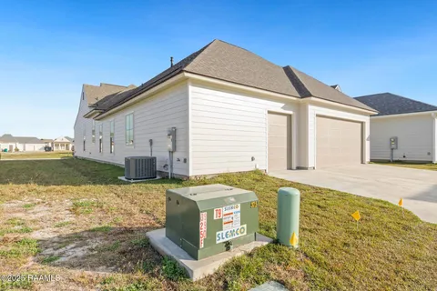 $530,000 | 111 Hedgemoore Court, Youngsville, LA 70592