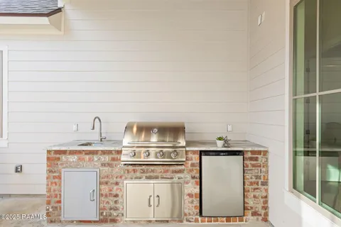 $530,000 | 111 Hedgemoore Court, Youngsville, LA 70592