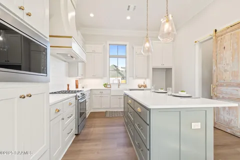 $530,000 | 111 Hedgemoore Court, Youngsville, LA 70592