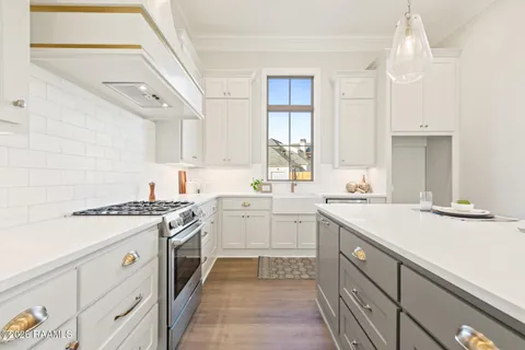 $530,000 | 111 Hedgemoore Court, Youngsville, LA 70592