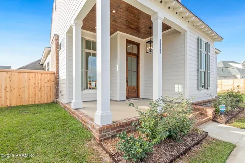 $530,000 | 111 Hedgemoore Court, Youngsville, LA 70592