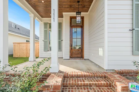 $530,000 | 111 Hedgemoore Court, Youngsville, LA 70592