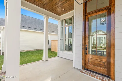 $530,000 | 111 Hedgemoore Court, Youngsville, LA 70592