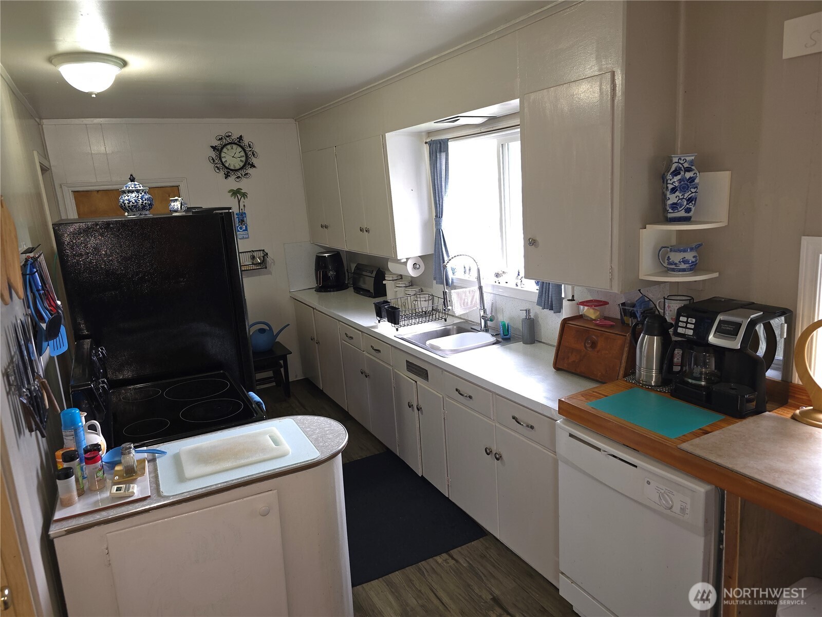 117 J Street Cosmopolis, WA 98537 - Photo 11 of 30 a view of a kitchen with sink dryer and washer