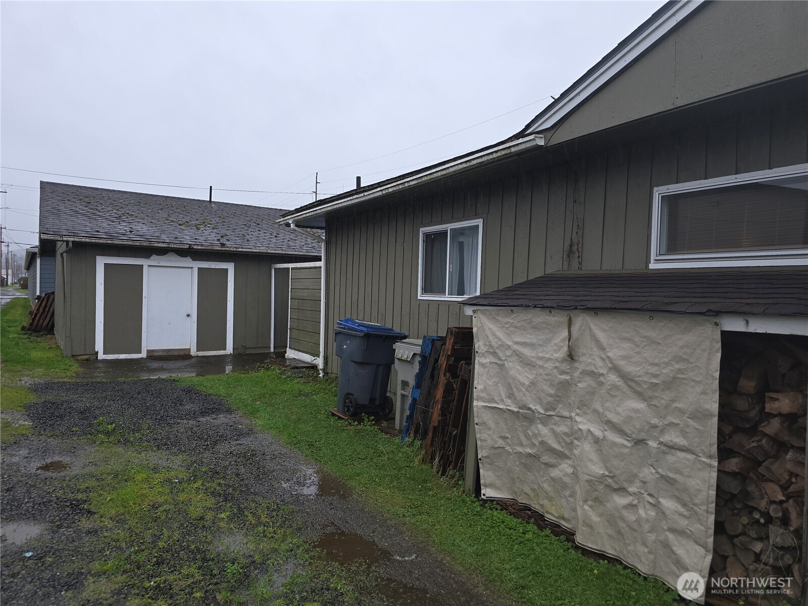 117 J Street Cosmopolis, WA 98537 - Photo 23 of 30 a front view of house with a garden