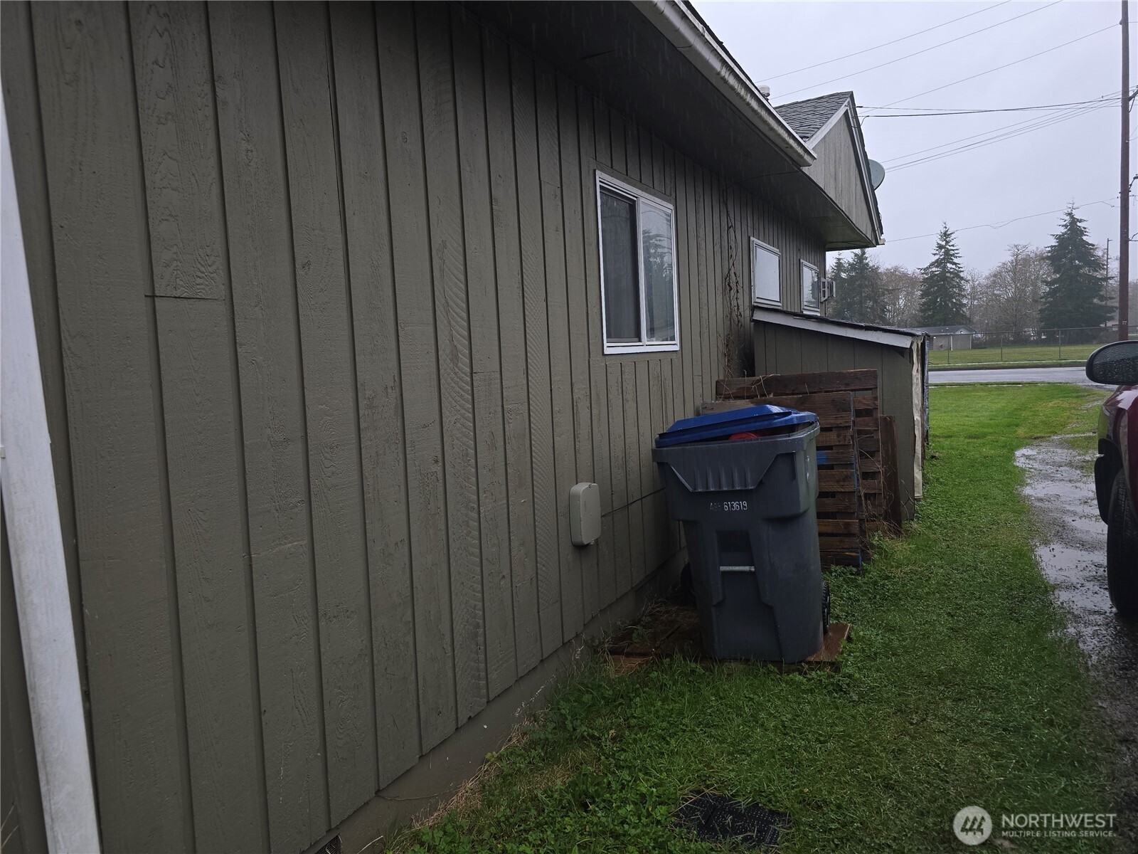 117 J Street Cosmopolis, WA 98537 - Photo 27 of 30 a backyard of a house with barbeque oven