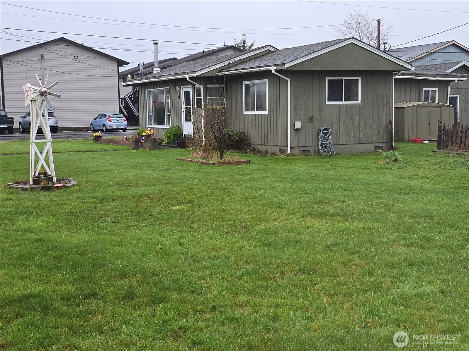 117 J Street Cosmopolis, WA 98537 - Photo 6 of 30 a front view of a house with a yard and trees
