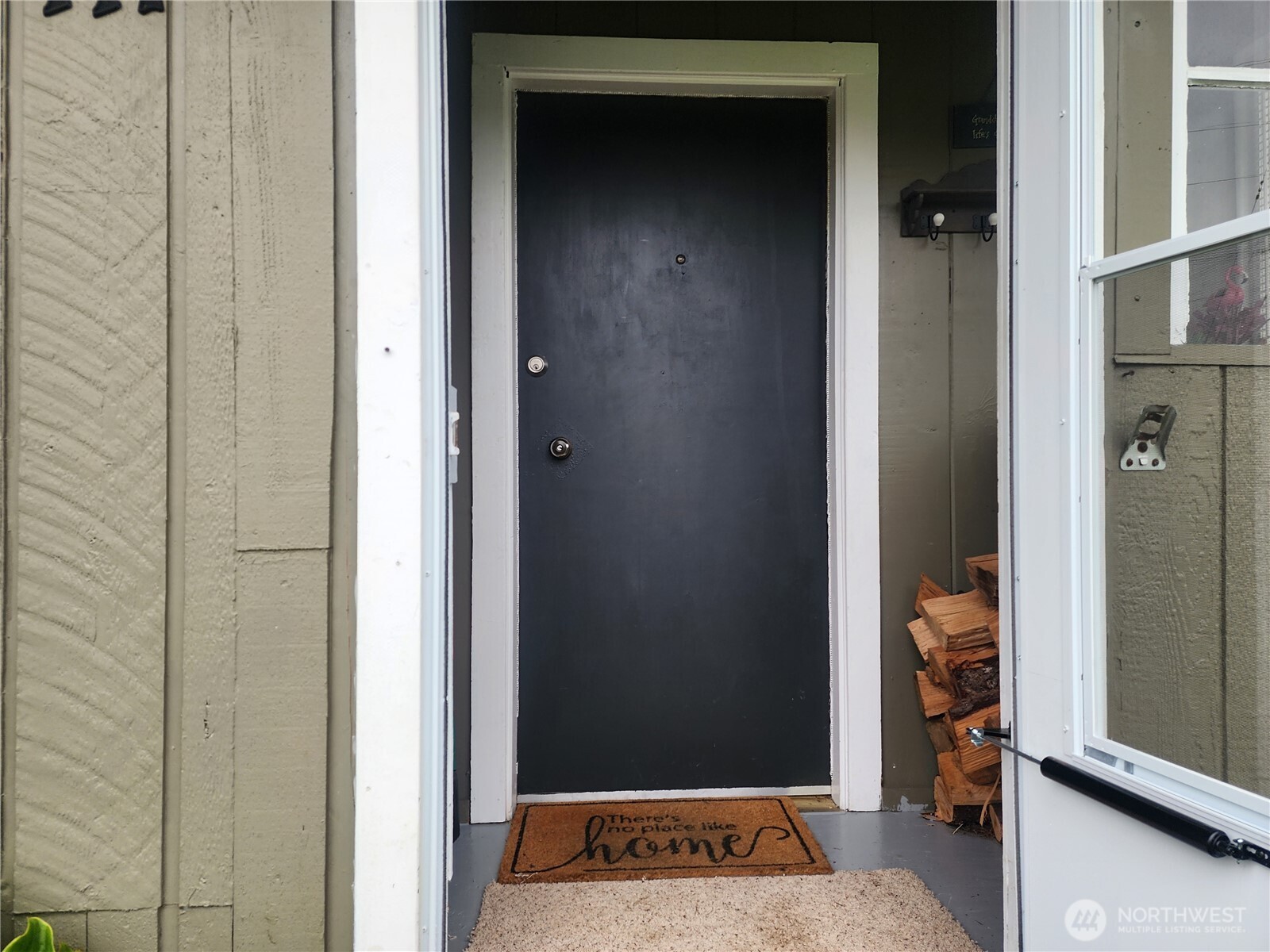 117 J Street Cosmopolis, WA 98537 - Photo 7 of 30 a view of an entryway