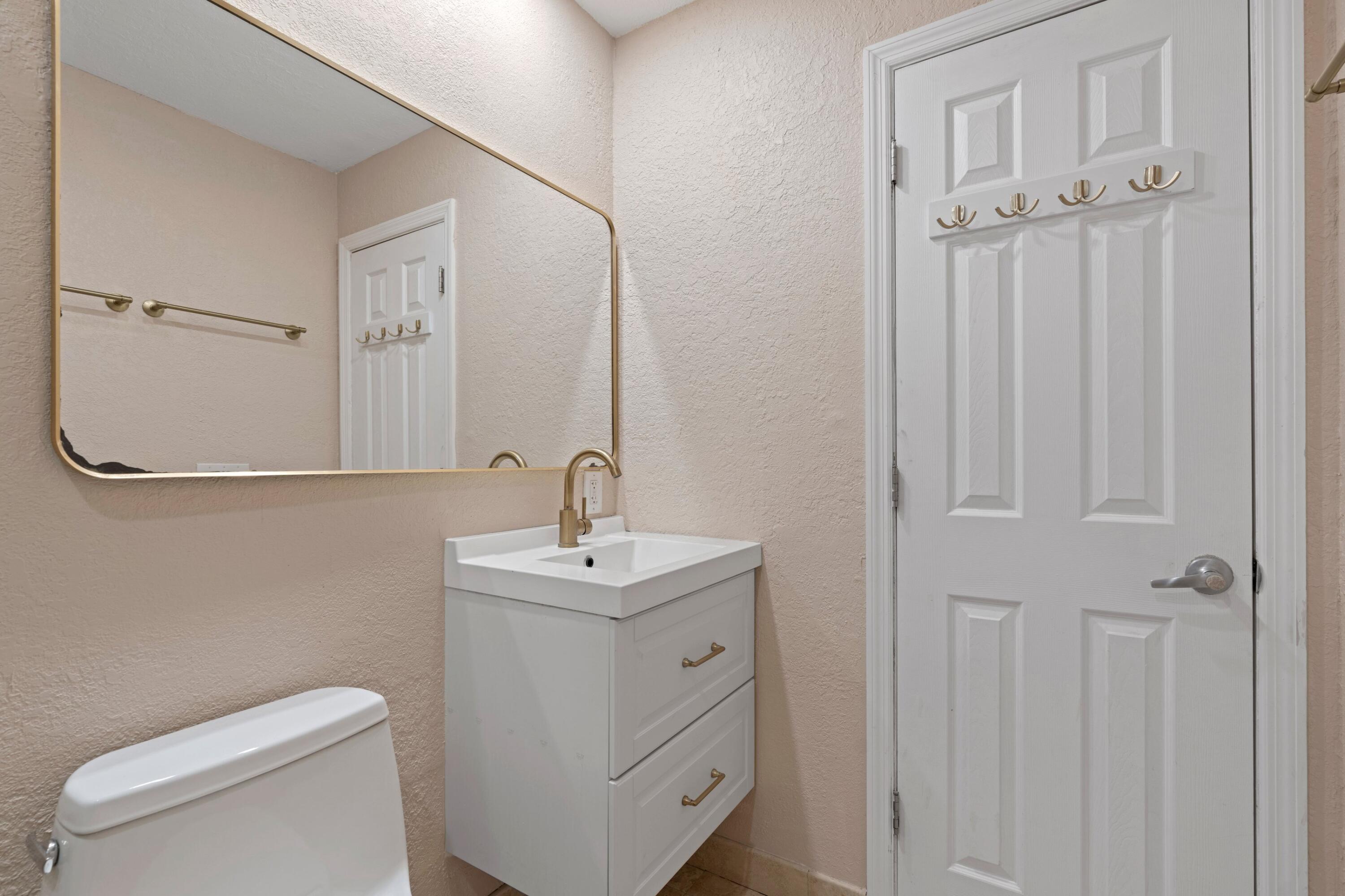 319 Southwest 2nd Street Boca Raton, FL 33432 - Photo 15 of 48 Bathroom 4