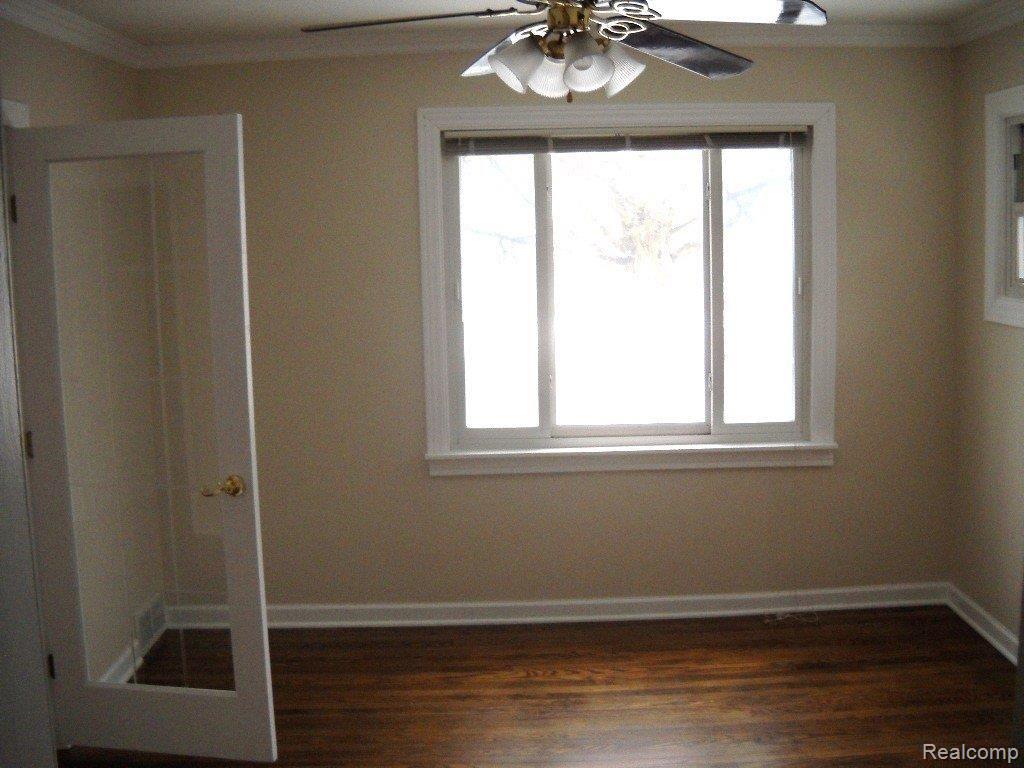 136 Woodward Avenue Rochester, MI 48307 - Photo 3 of 7 12-30-10 Fred 2 006