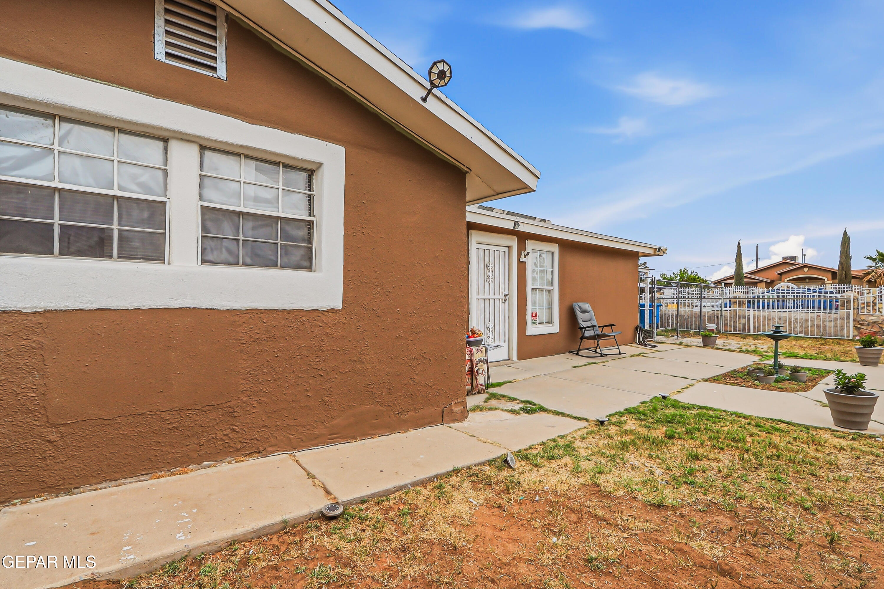 11548 Jenny Road Socorro, TX 79927 - Photo 38 of 39 a view of a house with swimming pool and sitting space