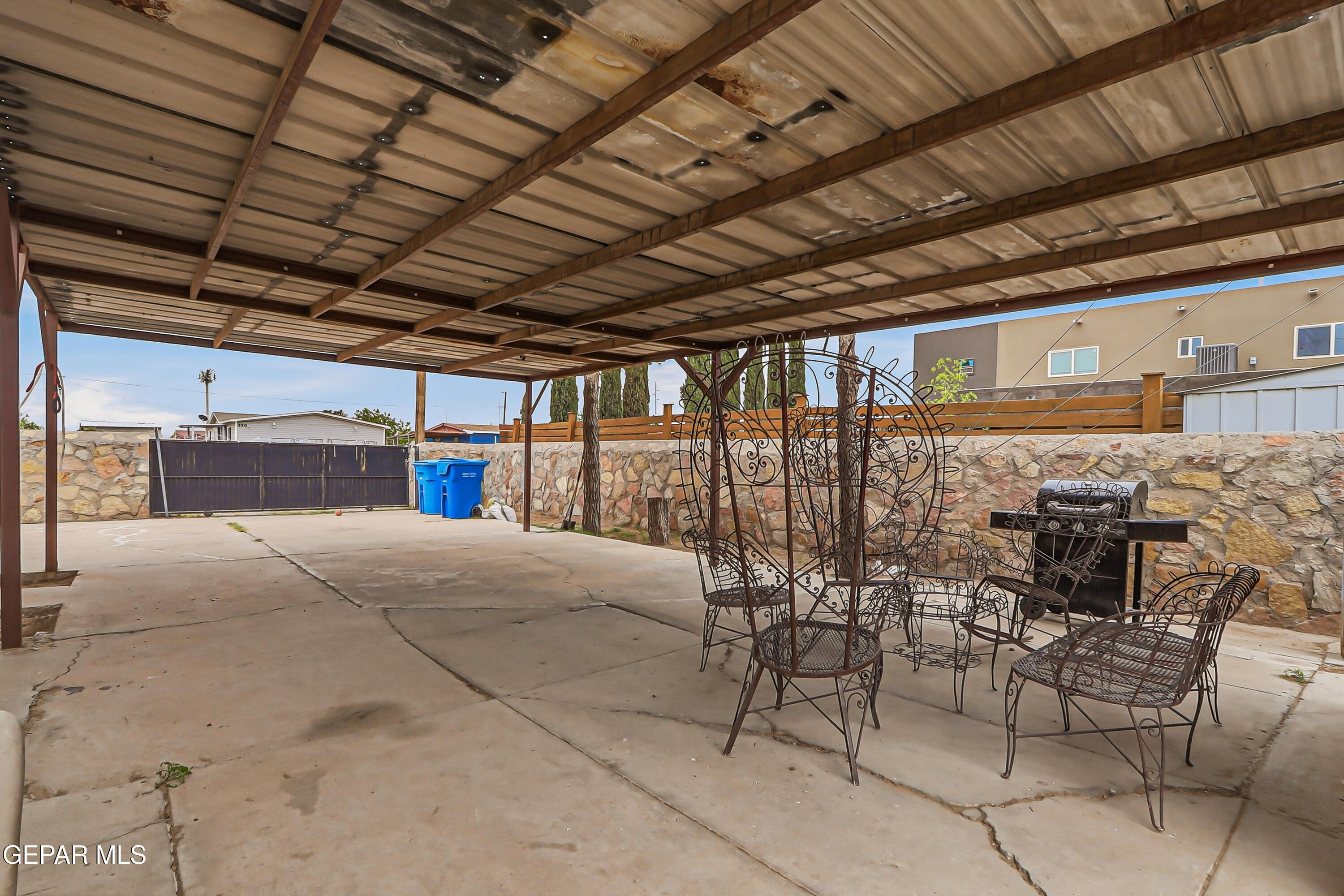 11548 Jenny Road Socorro, TX 79927 - Photo 4 of 39 a room with gym equipment
