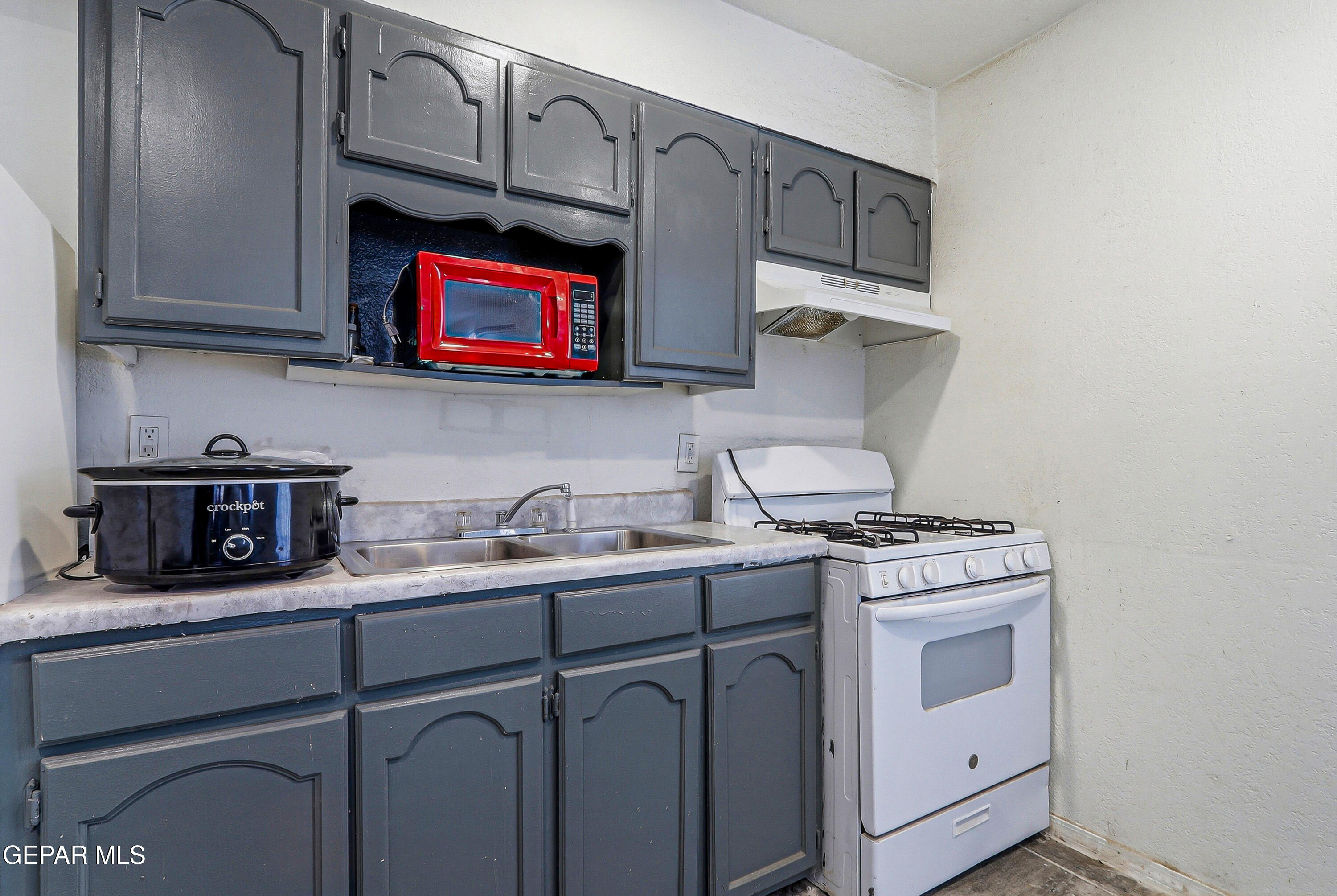 11548 Jenny Road Socorro, TX 79927 - Photo 7 of 39 a kitchen with stainless steel appliances granite countertop a sink and a stove