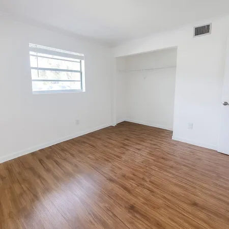 $1,500 | 400 18th Street, Unit C2, Vero Beach, FL 32960
