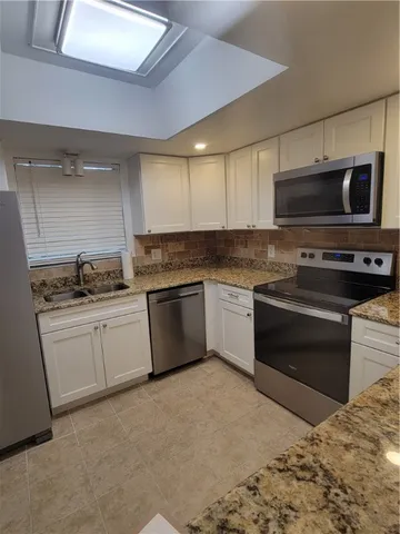 $1,750 | 400 18th Street, Unit C2, Vero Beach, FL 32960