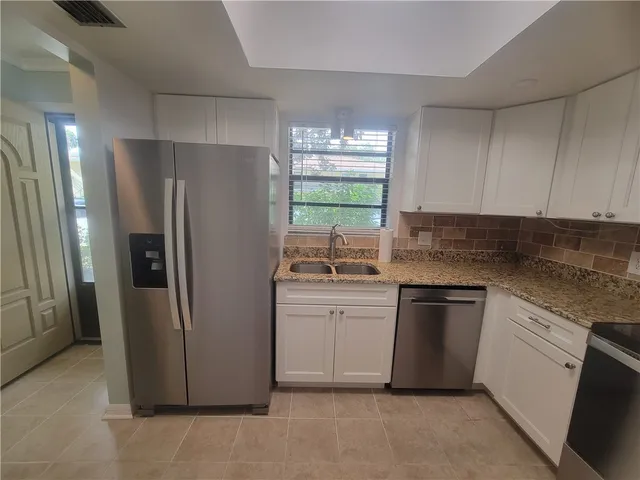 $1,750 | 400 18th Street, Unit C2, Vero Beach, FL 32960