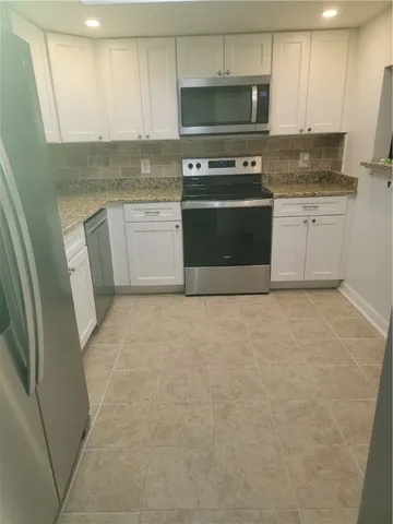 $1,750 | 400 18th Street, Unit C2, Vero Beach, FL 32960