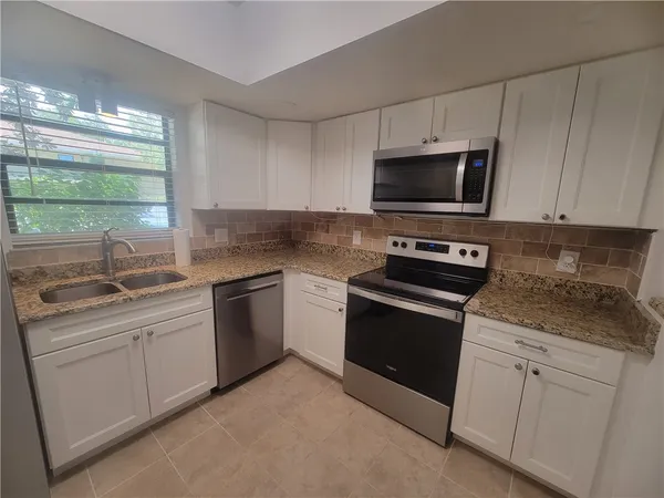 $1,500 | 400 18th Street, Unit C2, Vero Beach, FL 32960