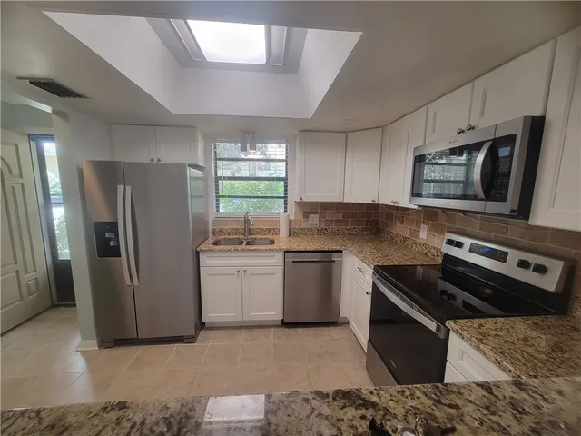 $1,750 | 400 18th Street, Unit C2, Vero Beach, FL 32960