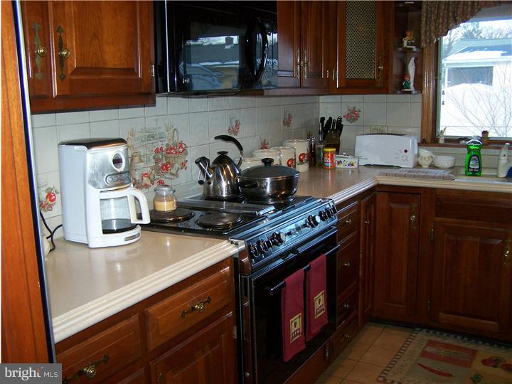 26 Alton Road Hamilton, NJ 08619 - Photo 6 of 13 Kitchen