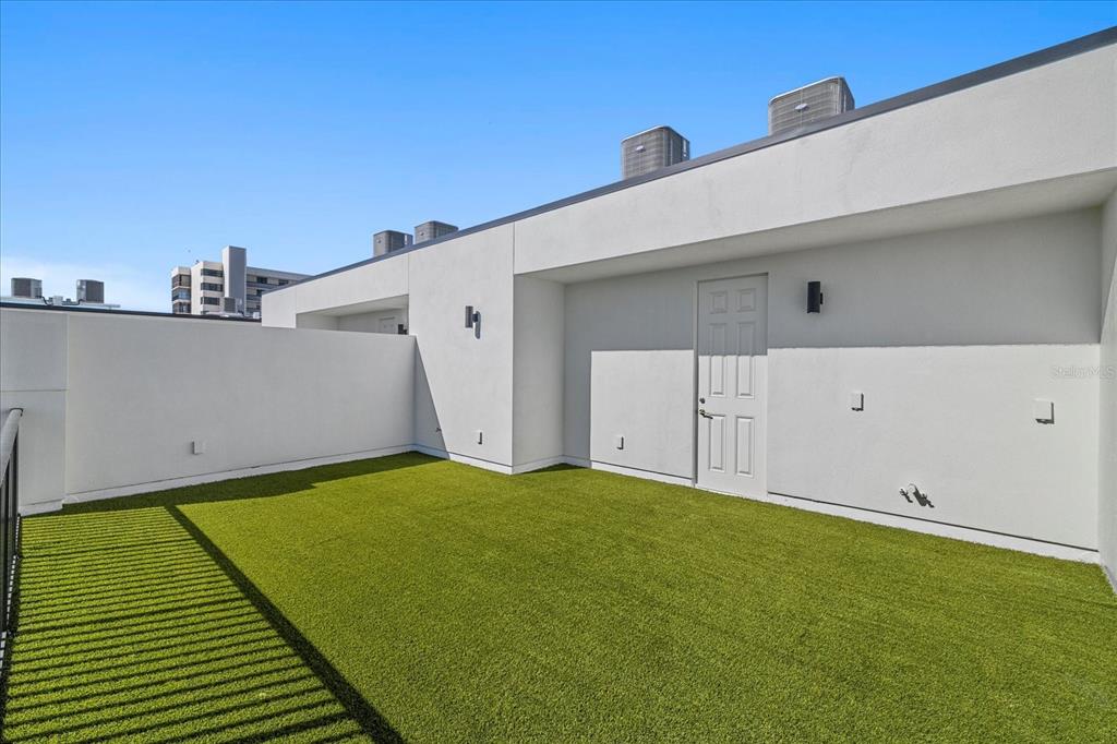 15405 Gulf Boulevard, Unit B2 Madeira Beach, FL 33708 - Photo 48 of 49 a view of a backyard