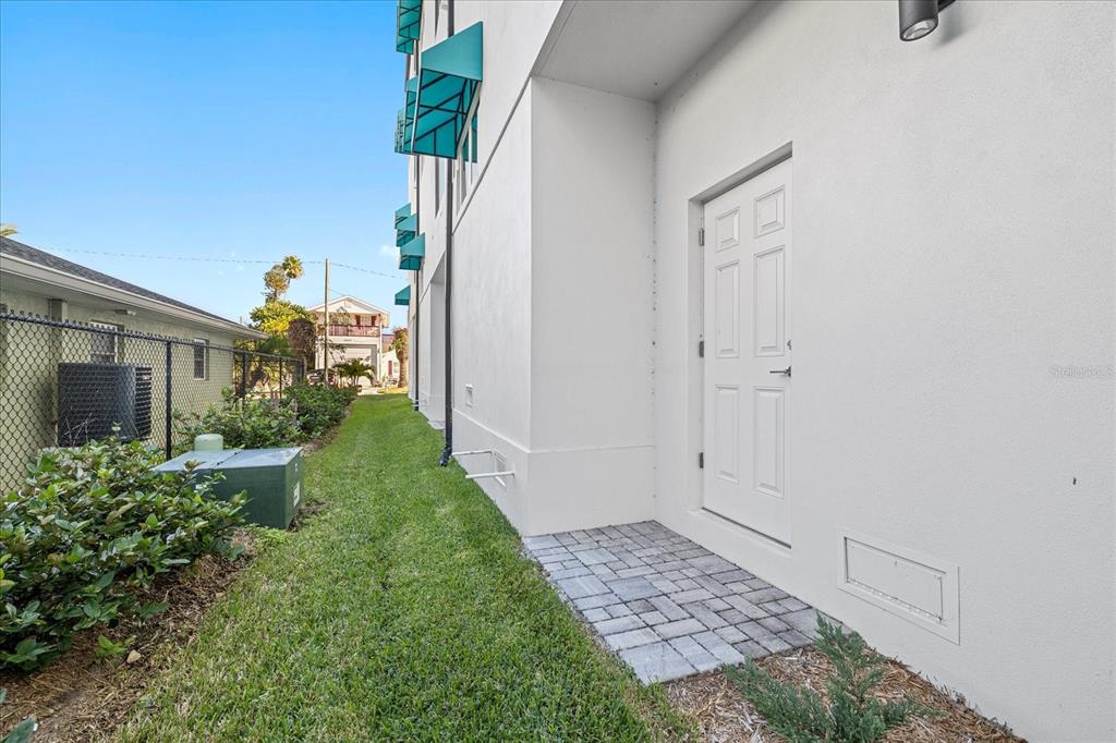 15405 Gulf Boulevard, Unit B2 Madeira Beach, FL 33708 - Photo 49 of 49 a view of a backyard